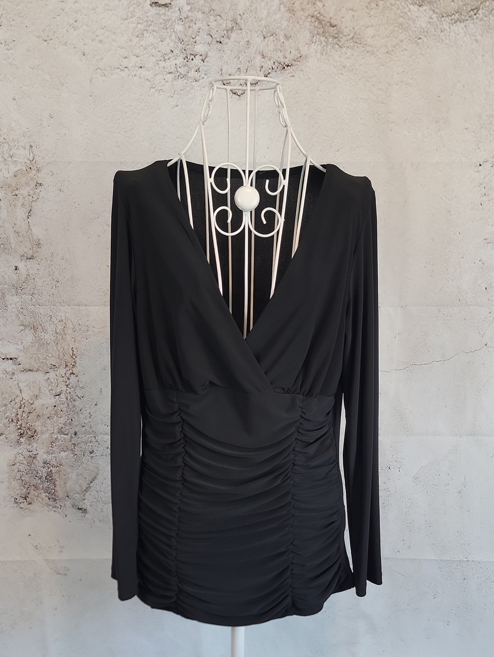 Manon Black Long-Sleeve Ruched V-Neck Top Womens Size M